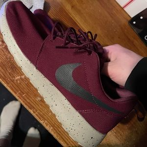 Nike Maroon Roshes- mens size 9
